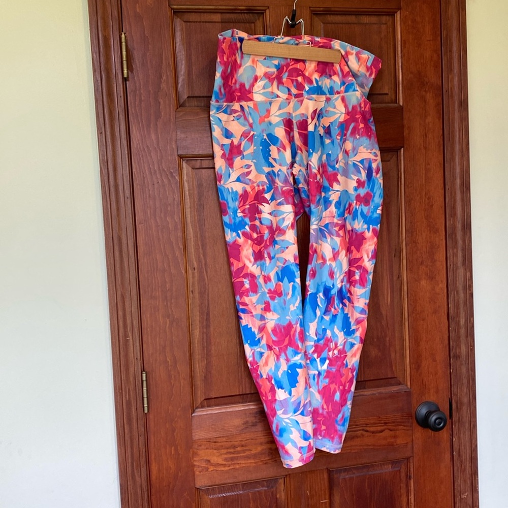 Old Navy Active powersoft, extra high rise, women’s leggings.